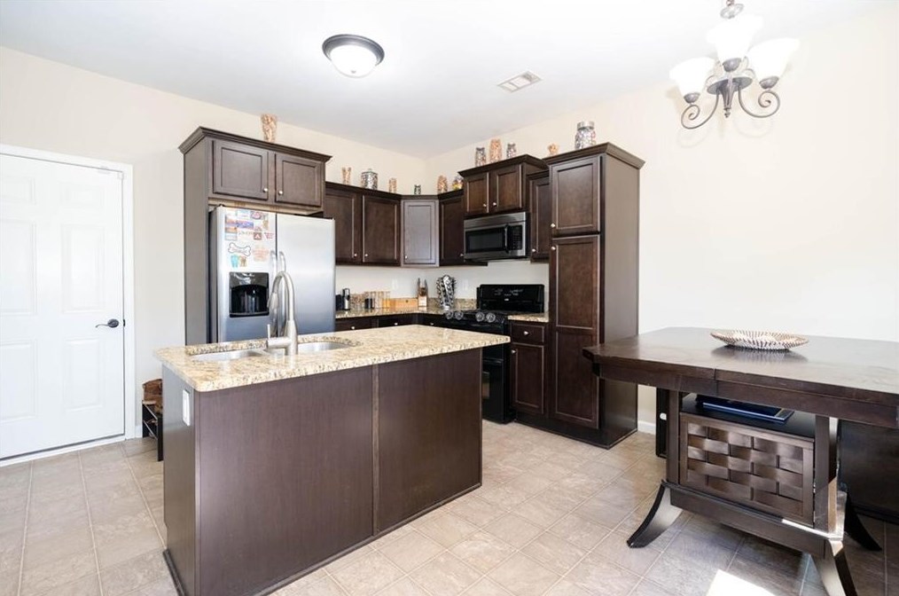 252 Bethany Manor Ct, Ball Ground, GA 30107