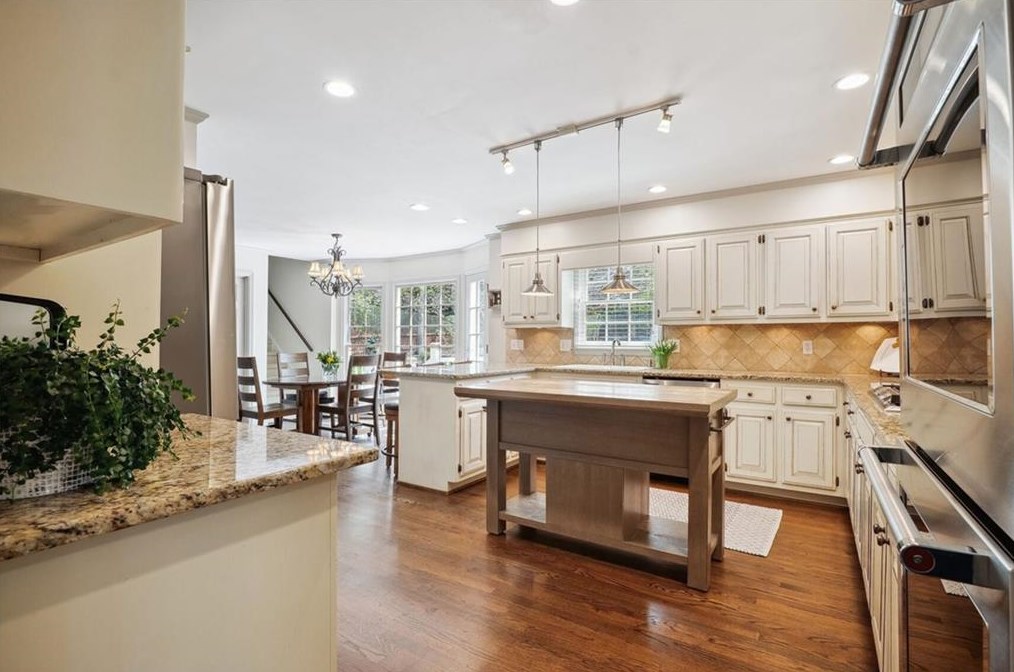 340 Hepplewhite Dr, Alpharetta, GA 30022-5251