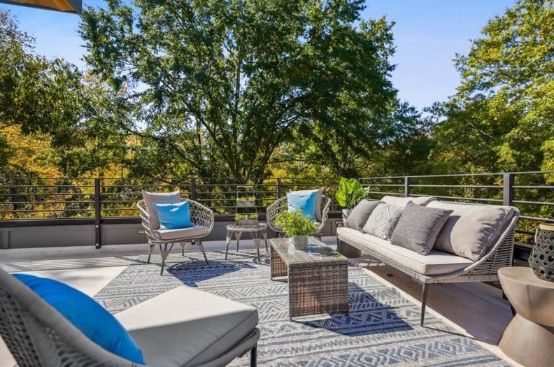 1693 Wayland Cir, Atlanta GA  30319-3610 exterior