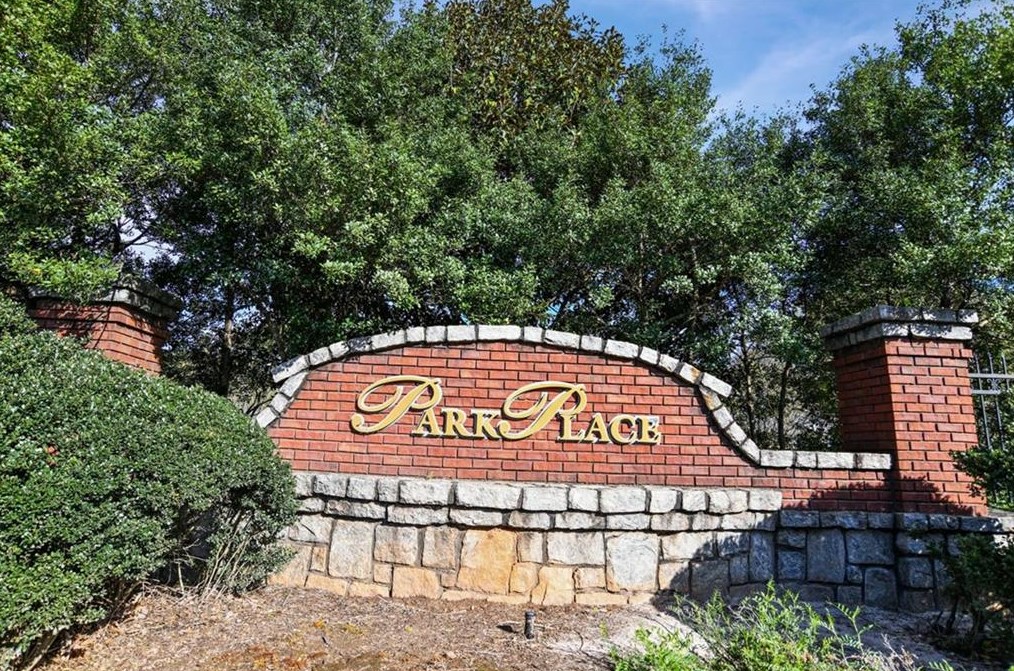 1950 Manhattan Pkwy, Decatur GA  30035-2246 exterior