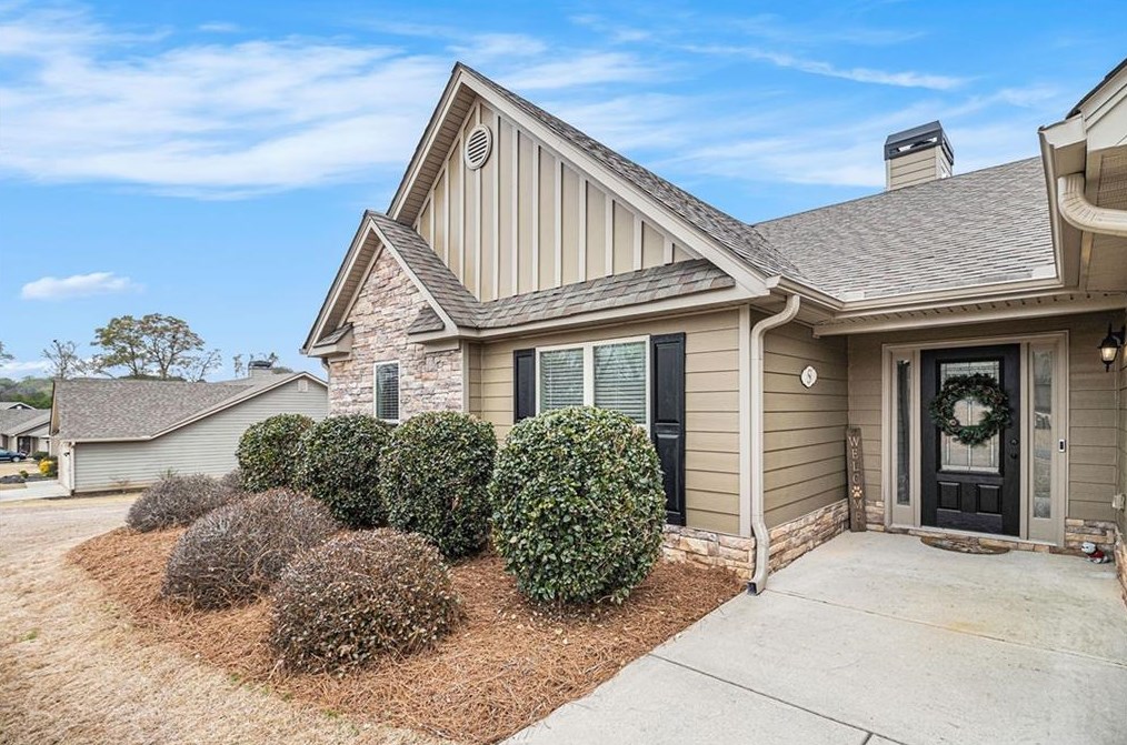 254 Cambridge Farms Dr, Hoschton GA  30548-6105 exterior