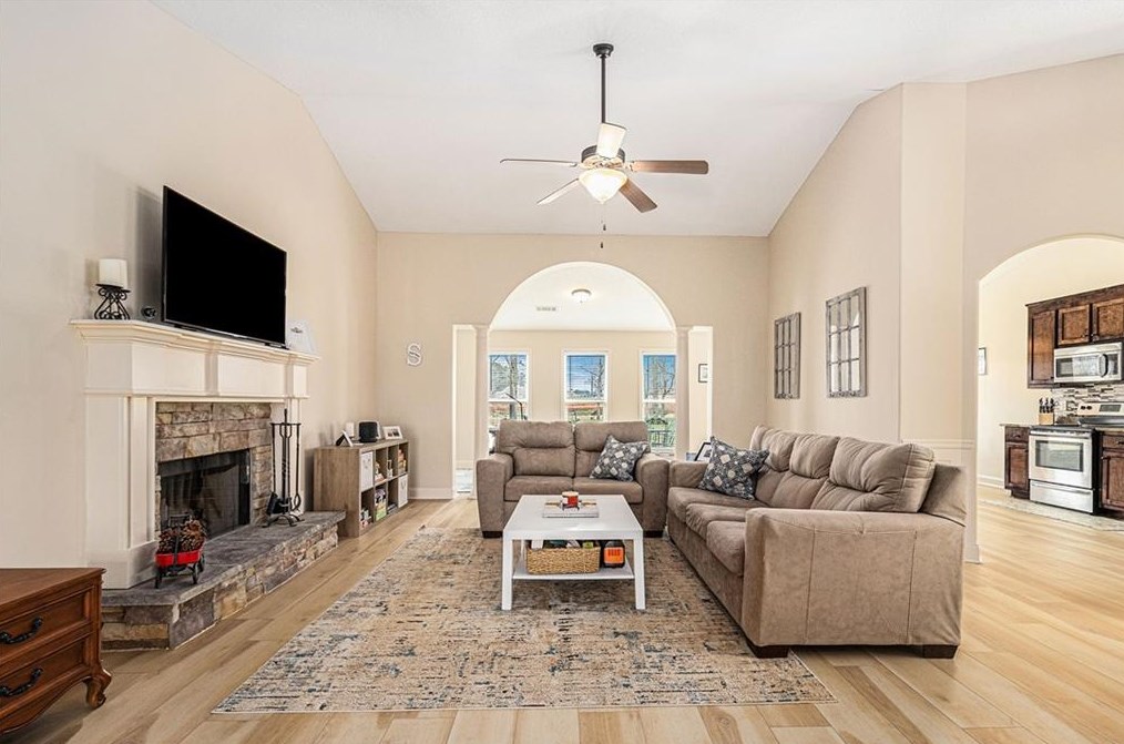 254 Cambridge Farms Dr, Hoschton GA  30548-6105 exterior