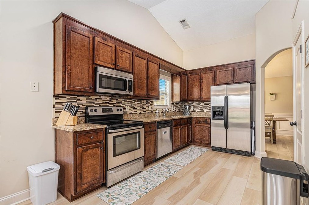254 Cambridge Farms Dr, Hoschton GA  30548-6105 exterior