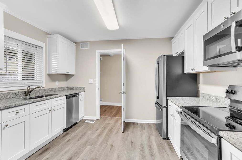 3840 Redbud Ct, Smyrna GA  30082-3352 exterior