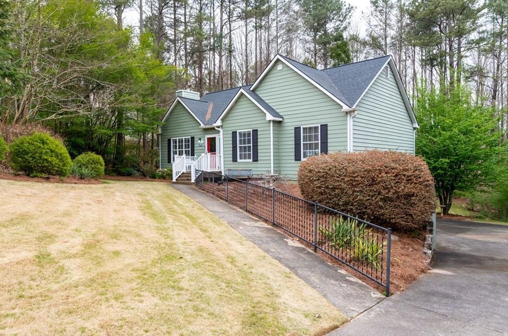 106 Springs Dr, Acworth, GA 30101-6198