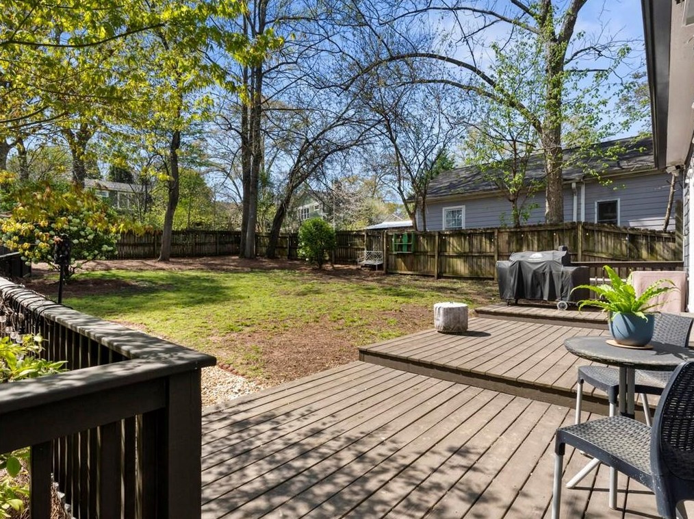 1526 Oakview Rd, Decatur GA  30030-4231 exterior