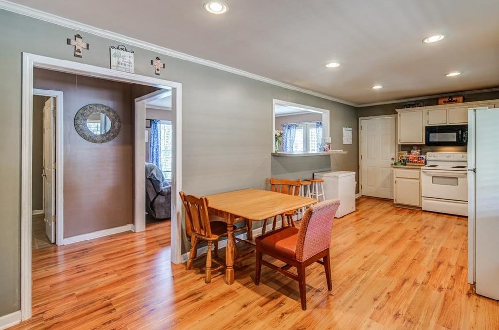 413 Sequoyah Cir, Calhoun GA 30701-9026 exterior