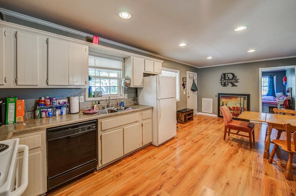 413 Sequoyah Cir, Calhoun GA 30701-9026 exterior