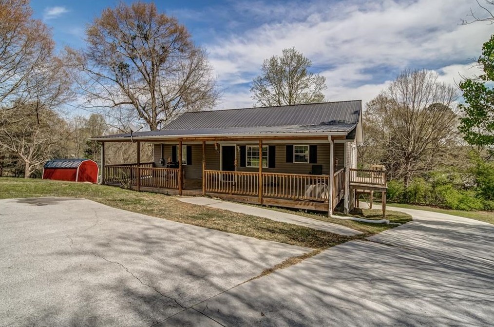 413 Sequoyah Cir, Calhoun GA  30701-9026 exterior