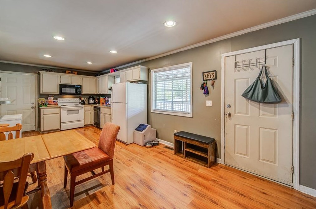 413 Sequoyah Cir, Calhoun GA 30701-9026 exterior