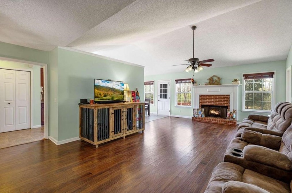 200 Wildwood Cir, Calhoun, GA 30701-3666