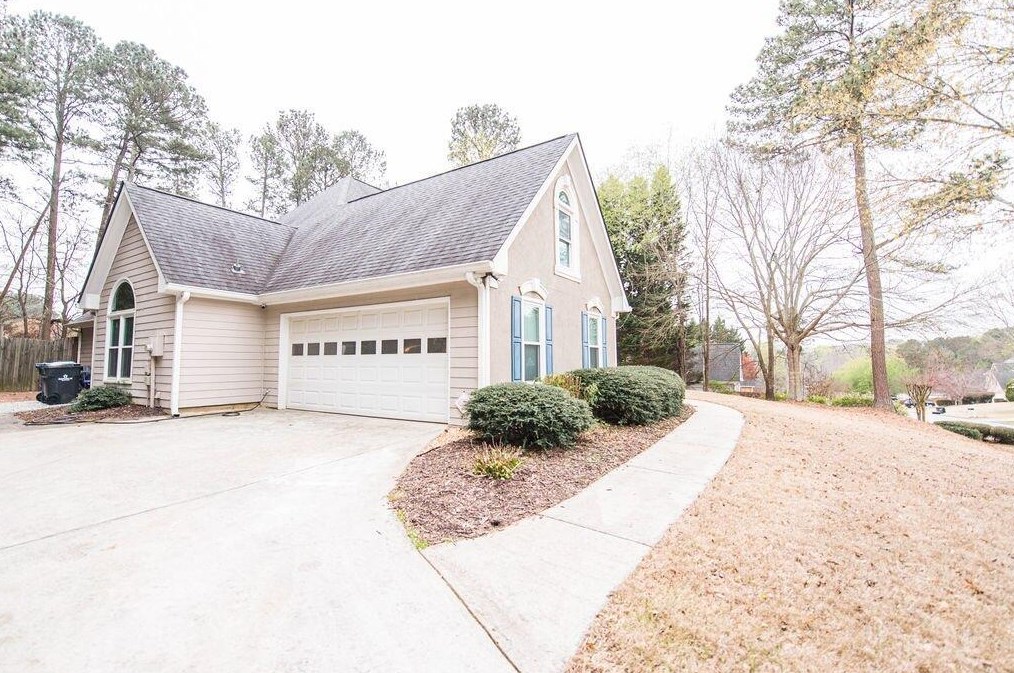 2221 Flowering Dr, Grayson, GA 30017-1852