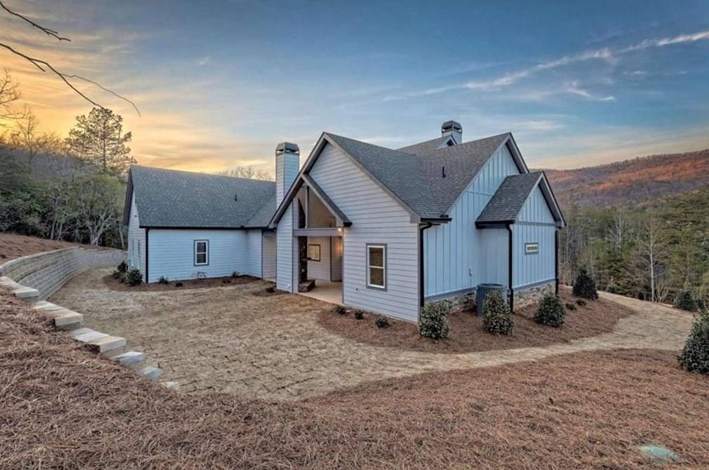 195 Orchard Hills Dr, Clarkesville, GA 30523