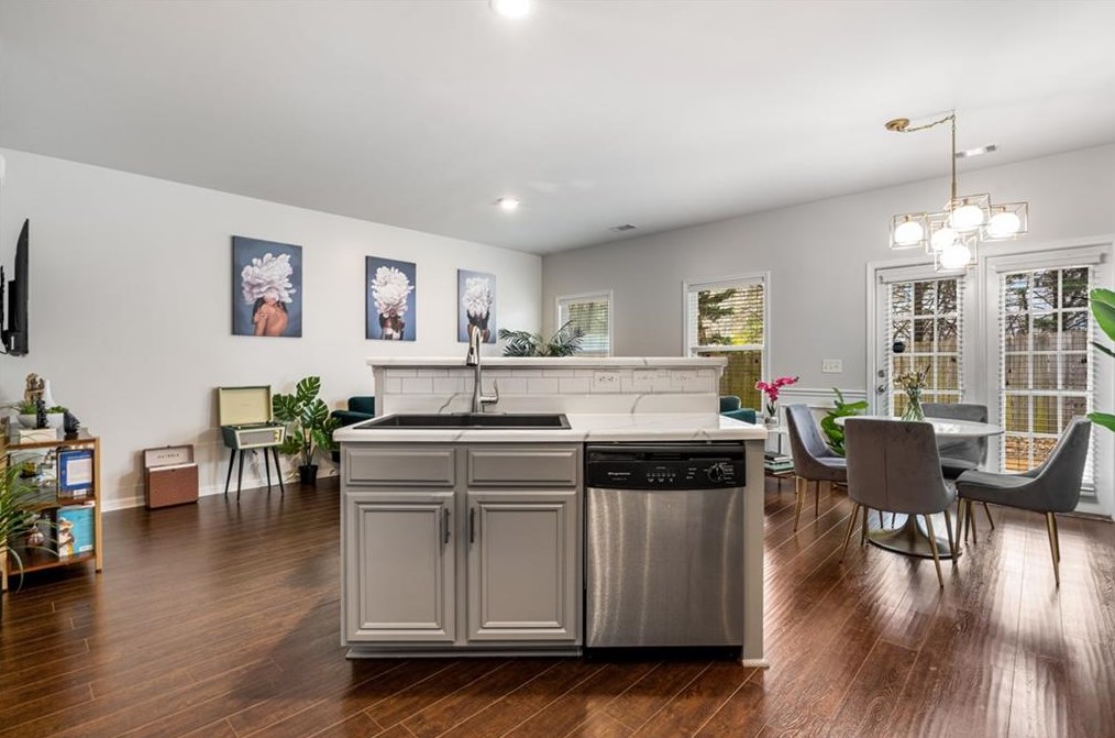 3960 Princeton Lakes Way, Atlanta GA  30331-5595 exterior