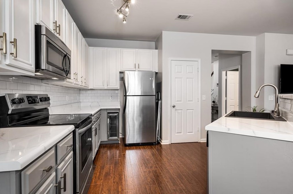 3960 Princeton Lakes Way, Atlanta GA  30331-5595 exterior