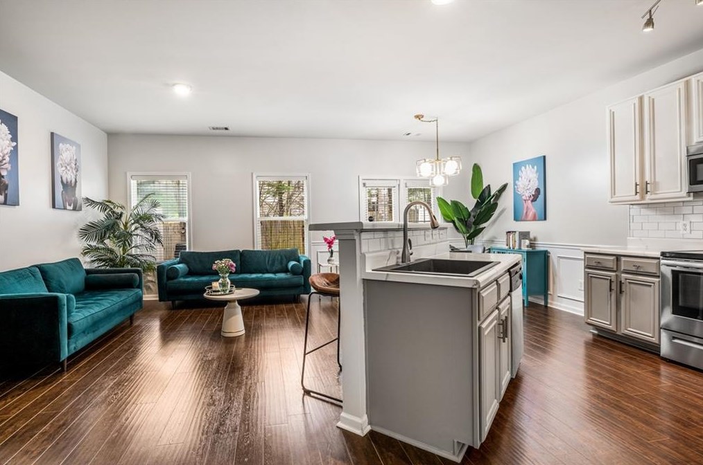 3960 Princeton Lakes Way, Atlanta GA  30331-5595 exterior