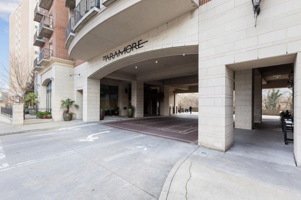 2277 Peachtree Rd, Atlanta GA  30309-1168 exterior