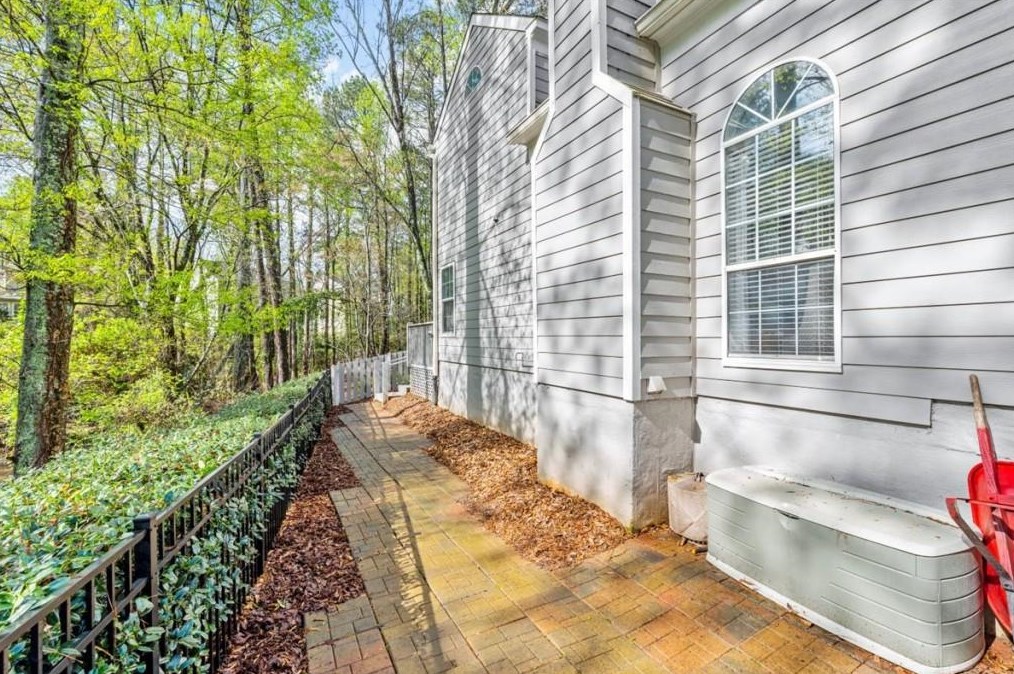 5035 Bridges Dr, Alpharetta GA  30022-6670 exterior