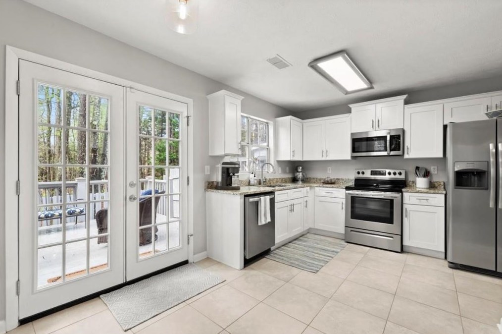 5035 Bridges Dr, Alpharetta GA  30022-6670 exterior