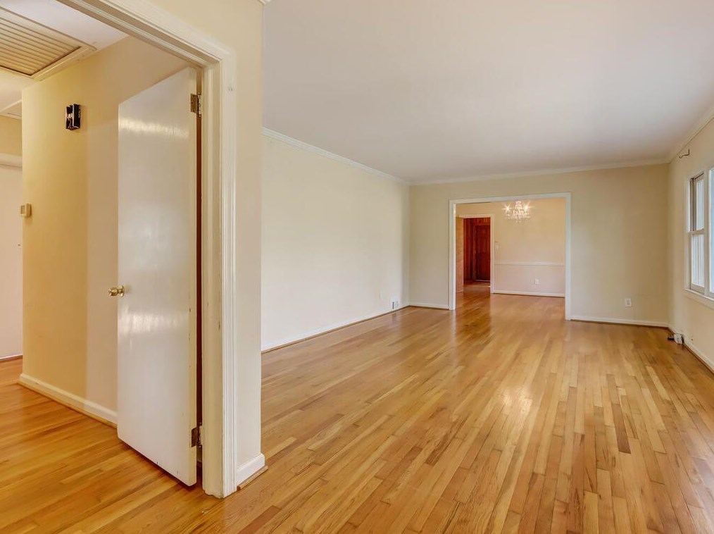 2121 Trailmark Dr, Decatur GA  30033-1933 exterior