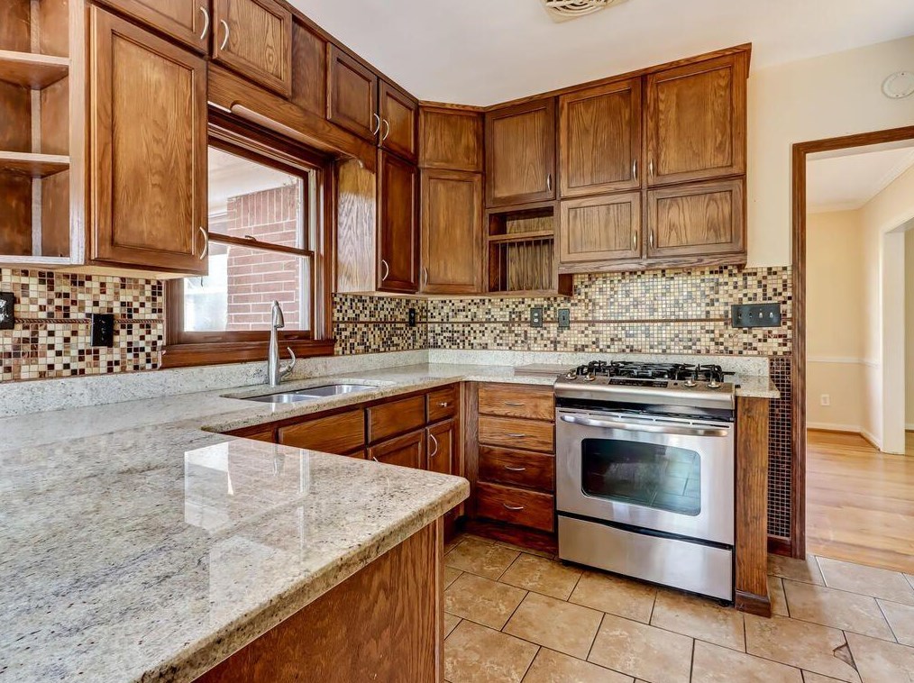 2121 Trailmark Dr, Decatur GA  30033-1933 exterior