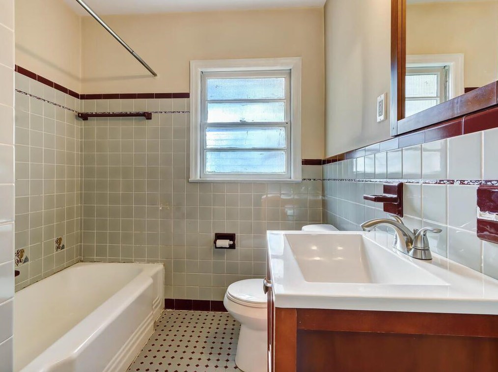 2121 Trailmark Dr, Decatur GA  30033-1933 exterior