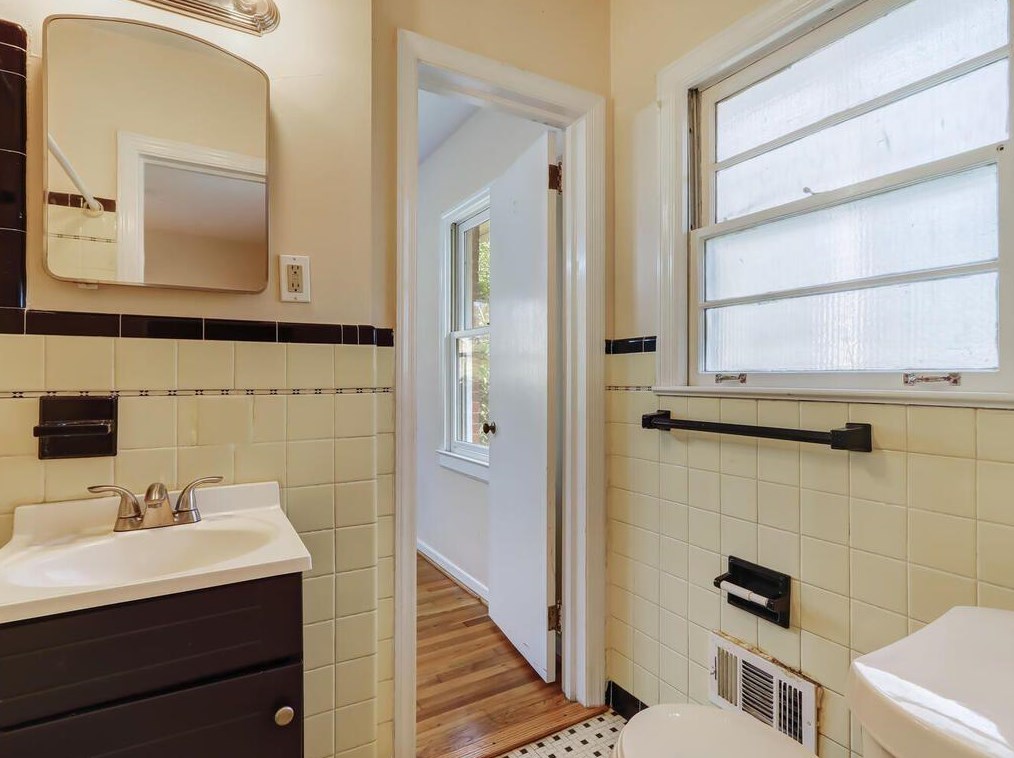 2121 Trailmark Dr, Decatur GA  30033-1933 exterior