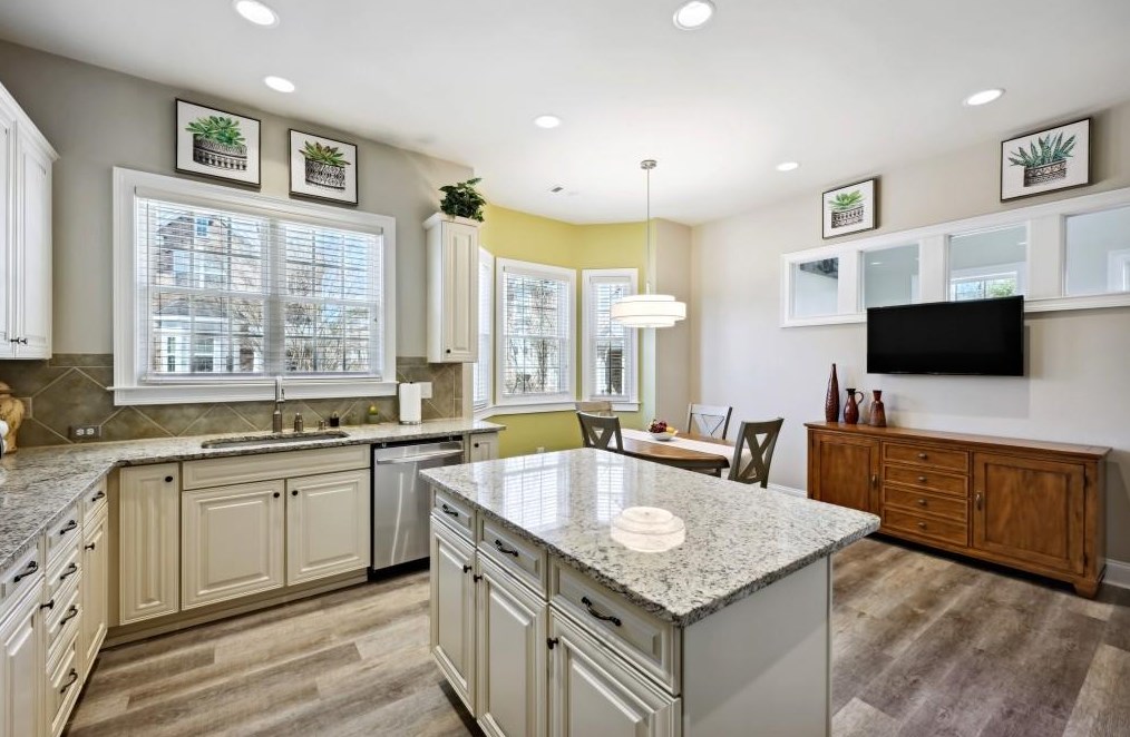 2981 Rivergreen Ln, Atlanta GA 30339-8550 exterior