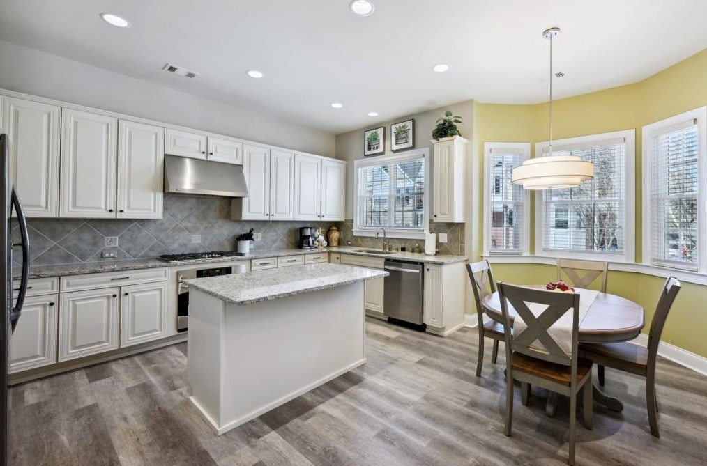 2981 Rivergreen Ln, Atlanta GA  30339-8547 exterior