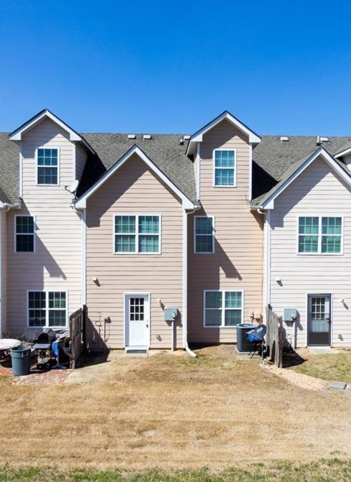 111 Village Dr, Loganville, GA 30052