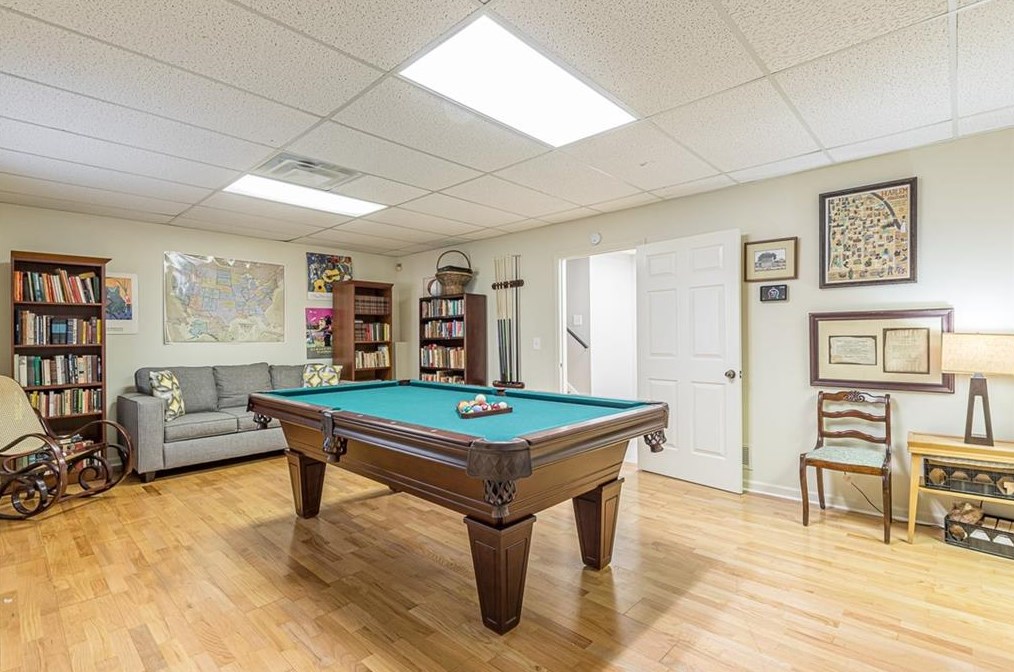 1110 New Britain Dr, Atlanta GA  30331-8305 exterior