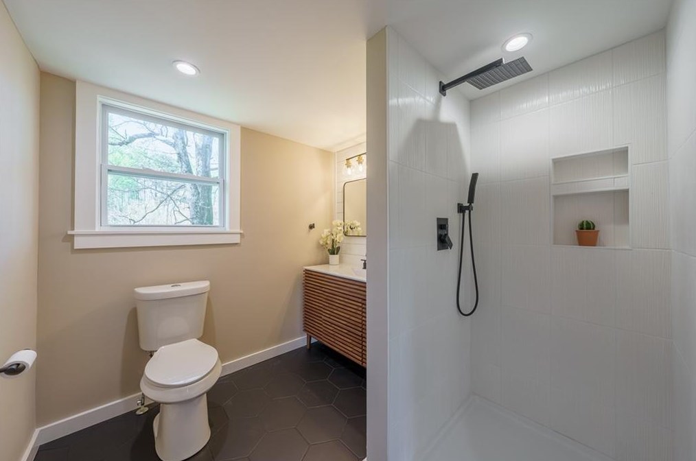 2255 Wallingford Dr, Decatur GA 30032-6239 exterior