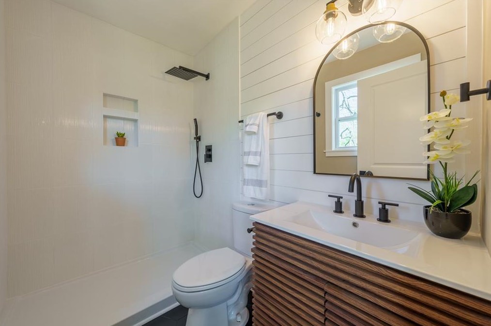 2255 Wallingford Dr, Decatur GA 30032-6239 exterior