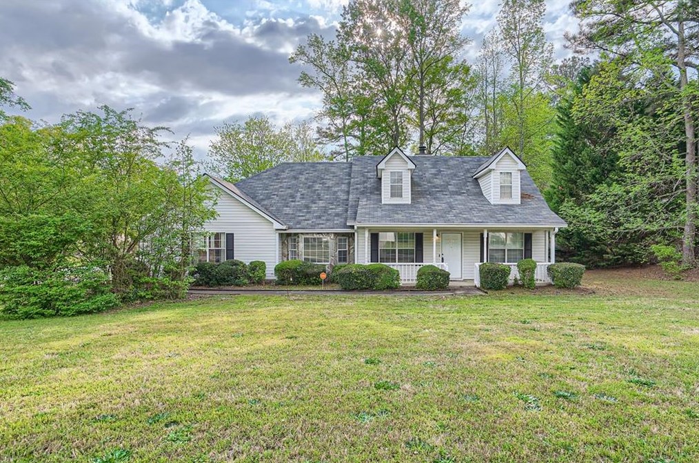 215 Woodland Ridge Cir, Porterdale, GA 30016