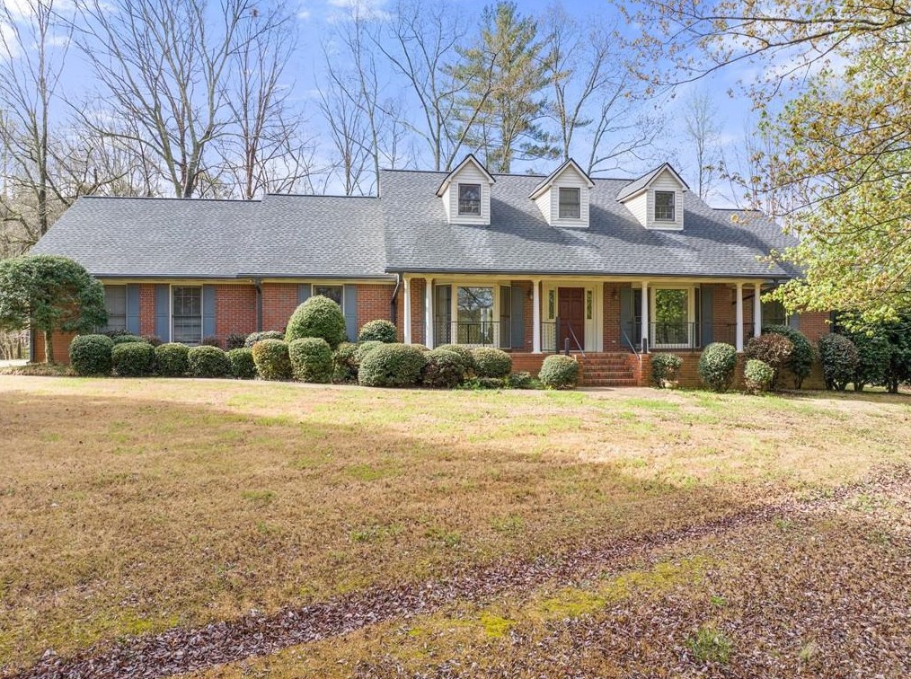 176 Thunder Ridge Dr, Cleveland, GA 30528