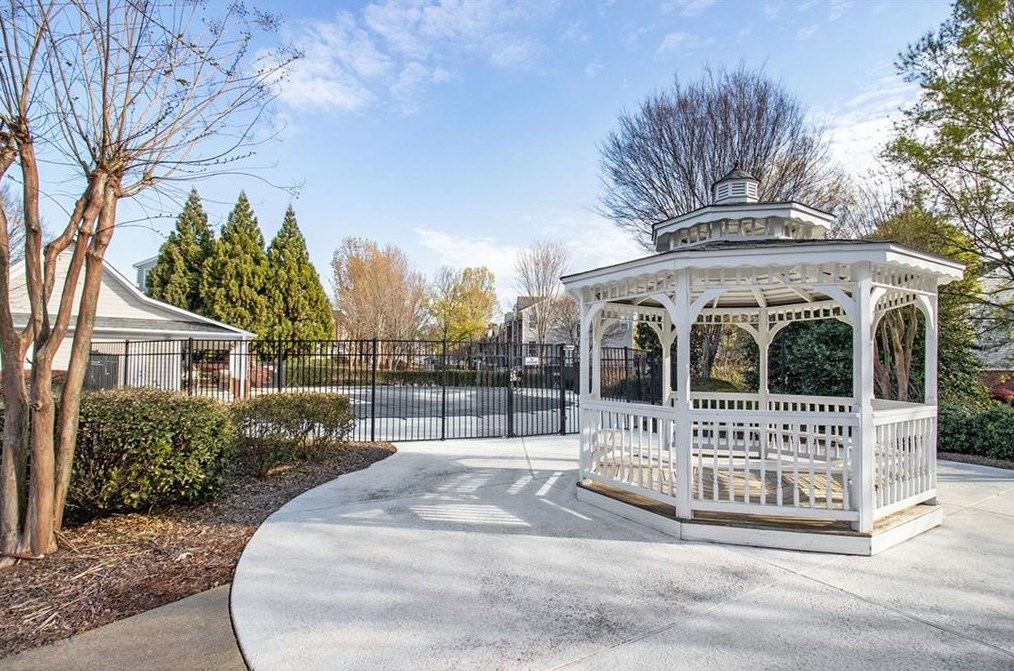 1965 Nocturne Dr, Alpharetta GA 30009-7618 exterior