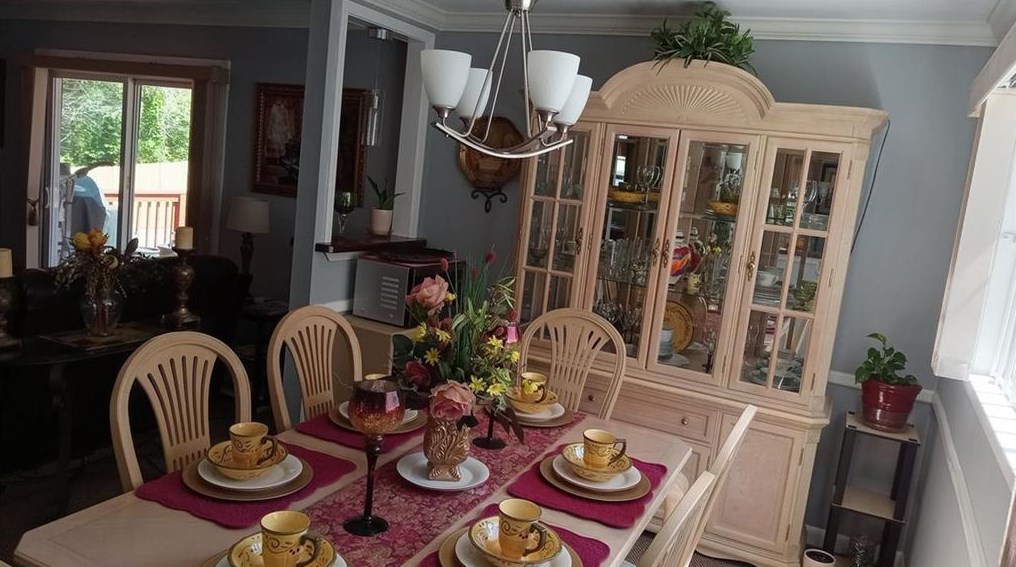 1524 Pine Glen Cir, Decatur GA  30035-1527 exterior