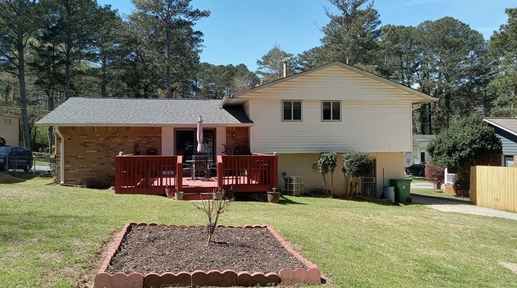 1524 Pine Glen Cir, Decatur GA  30035-1527 exterior