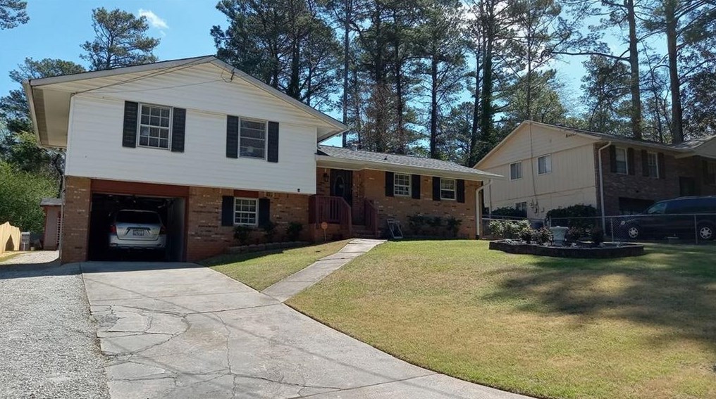 1524 Pine Glen Cir, Decatur GA  30035-1527 exterior