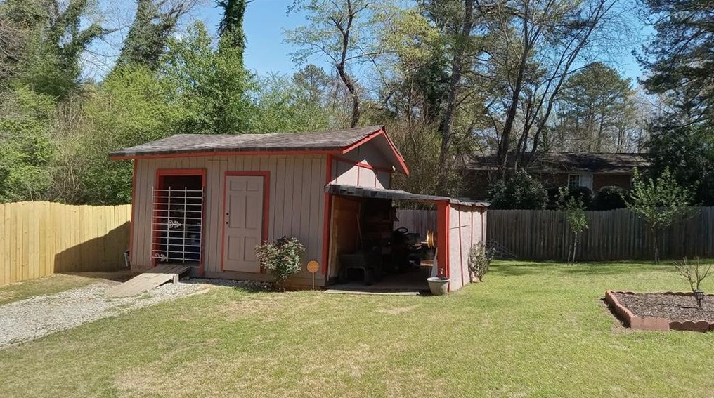 1524 Pine Glen Cir, Decatur GA  30035-1527 exterior