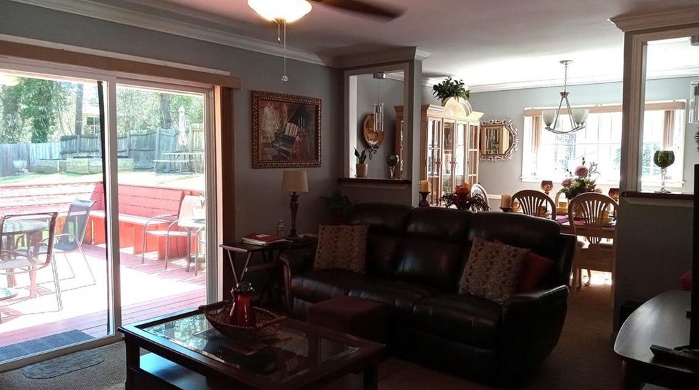 1524 Pine Glen Cir, Decatur GA  30035-1527 exterior