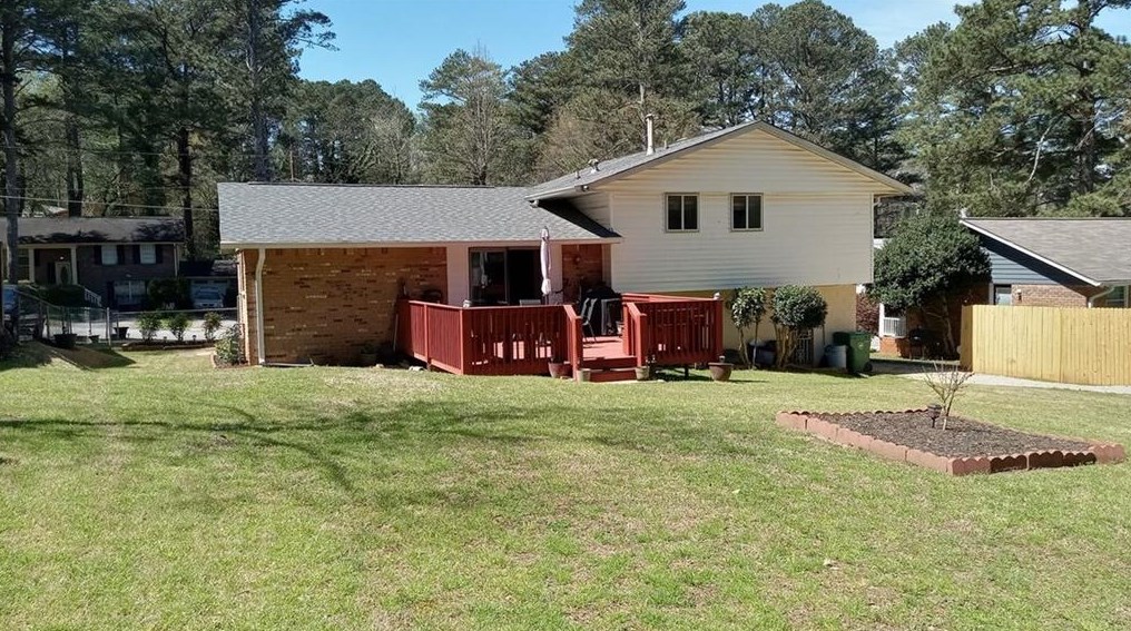 1524 Pine Glen Cir, Decatur GA  30035-1527 exterior