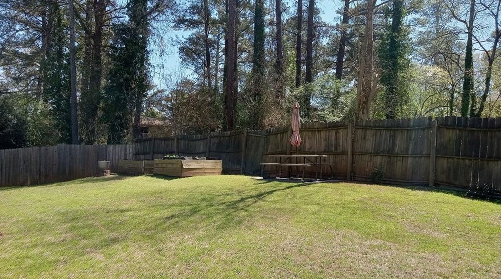 1524 Pine Glen Cir, Decatur GA  30035-1527 exterior