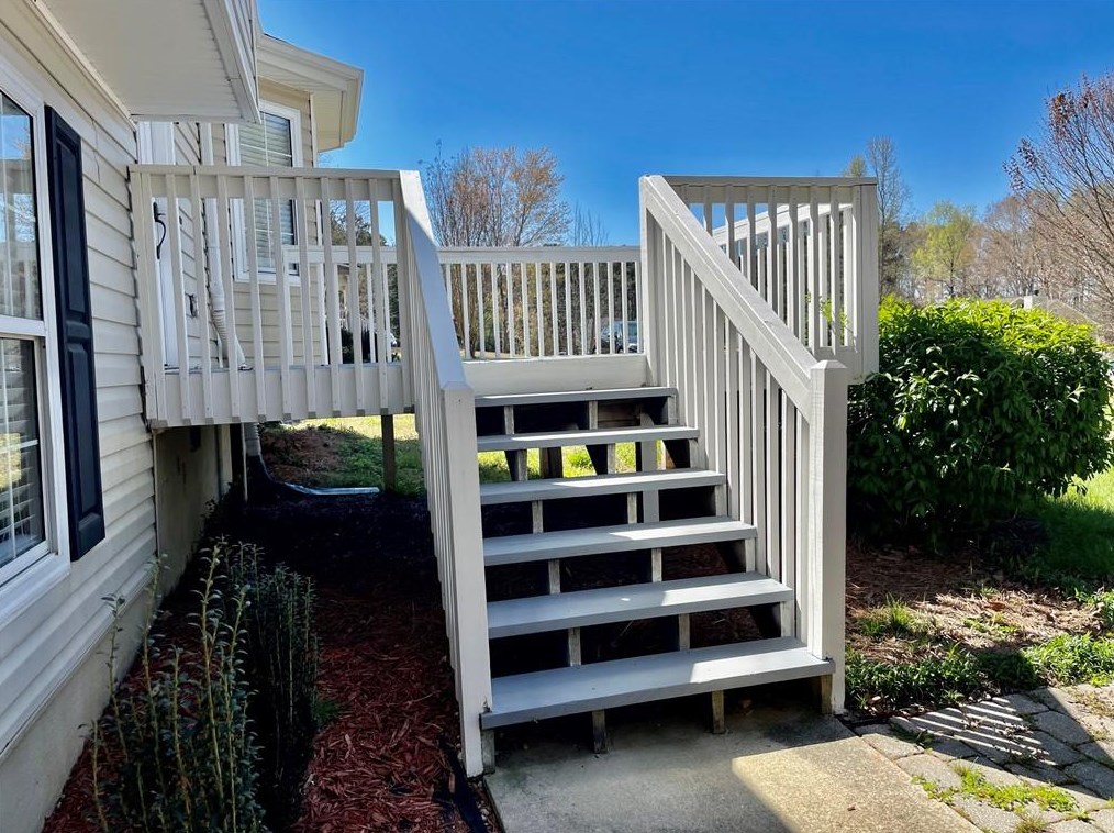 61 Meadowbrook Ln, Carrollton, GA 30117