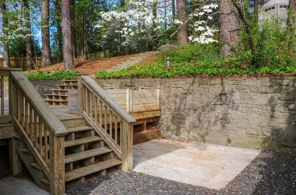 579 Superior Ave, Decatur GA  30030-1404 exterior