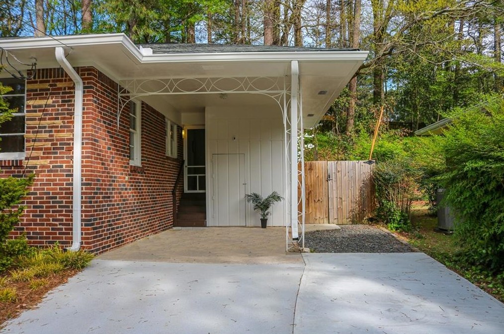 579 Superior Ave, Decatur GA  30030-1404 exterior