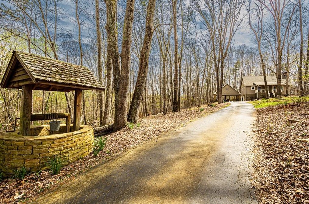 954 Rock House Rd, Dahlonega, GA 30533