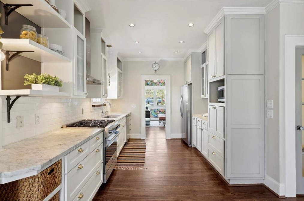 224 Chelsea Dr, Decatur GA  30030-5004 exterior