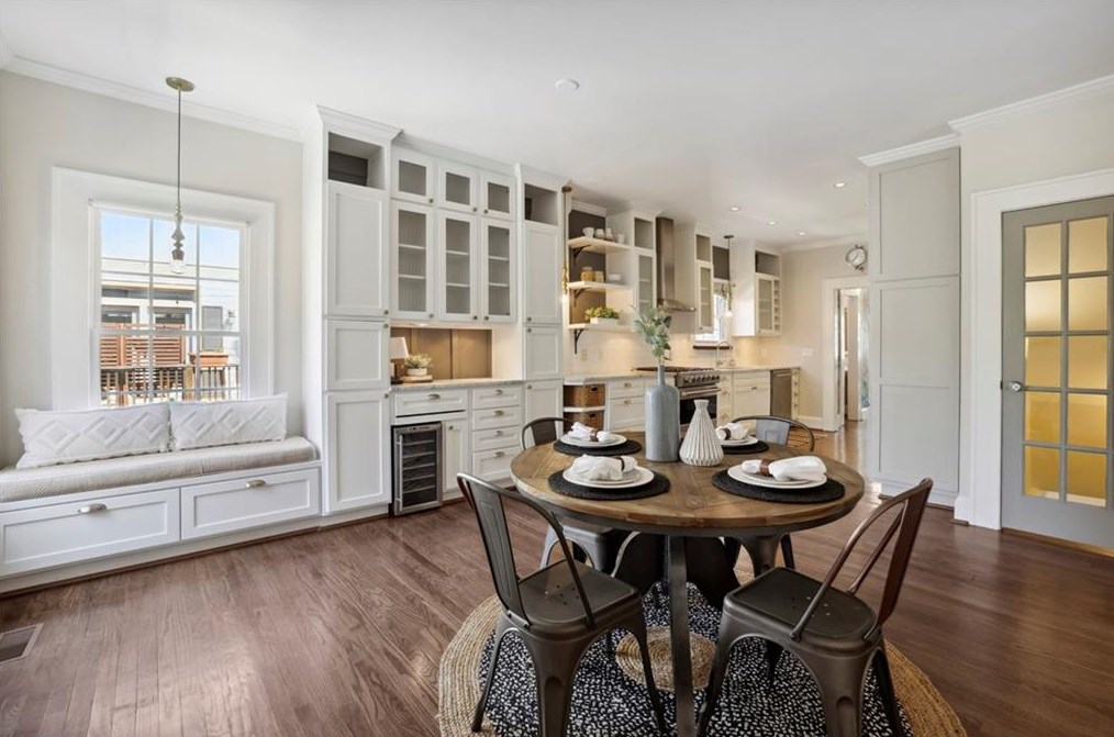 224 Chelsea Dr, Decatur GA  30030-5004 exterior