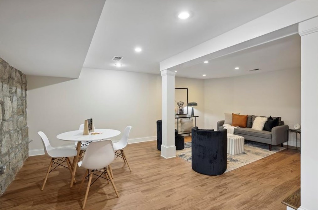 224 Chelsea Dr, Decatur GA  30030-5004 exterior